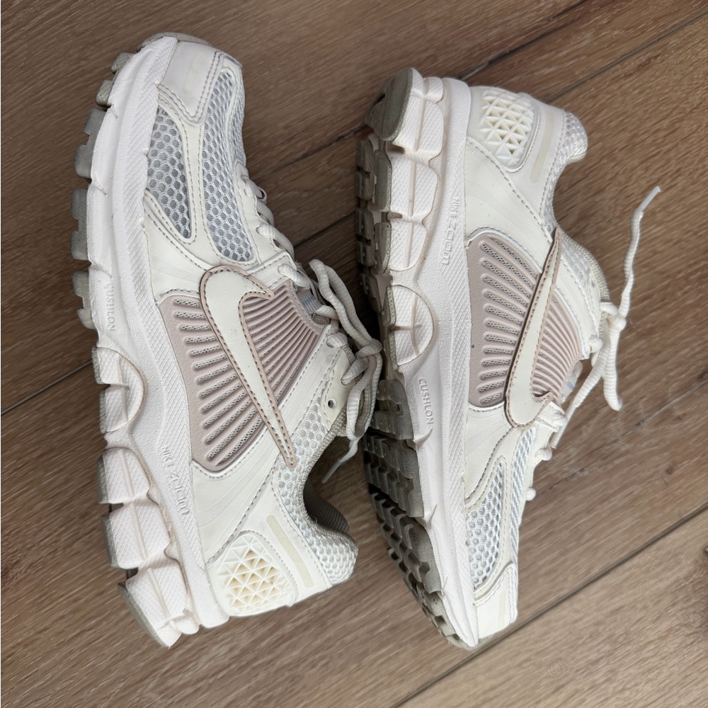Nike Wmns Air Zoom Vomero 5 'Pale Ivory Sanddrift